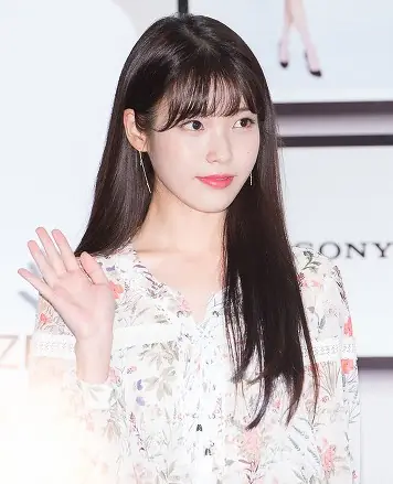 IU for Sony, 25 July 2016 01.jpg