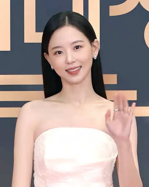 230102 Kang Han Na (강한나).png