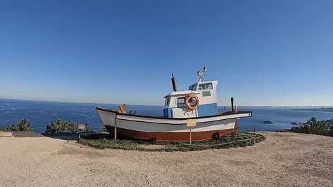 Hong Du-sik's boat, located on a hill within Sabang Memorial Park in Heunghae-eup, Buk-gu, Pohang.
