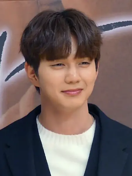 Yoo Seung-ho in December 2018.png