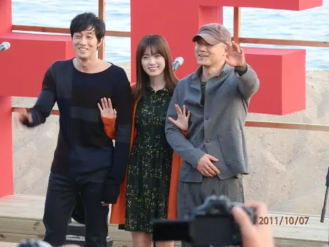 2011부산국제영화제 - 소지섭, 한효주, 송일곤감독.jpg