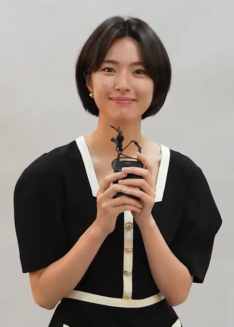 Ha Young 하영 2022.png