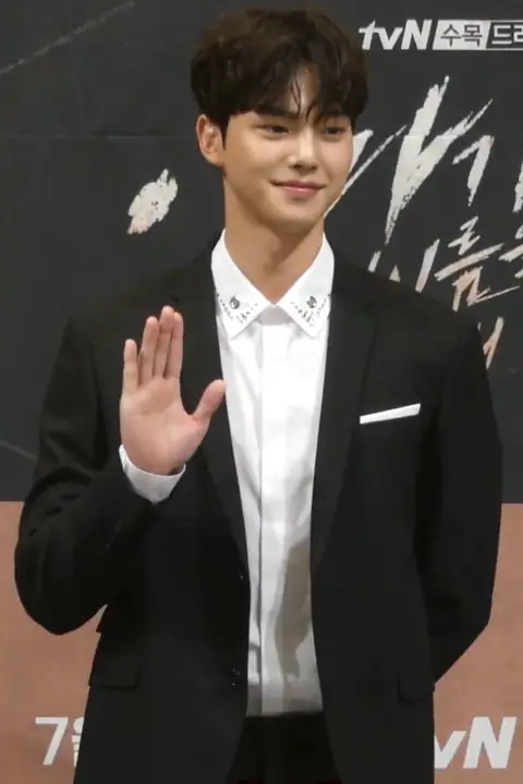 Song Kang in 2019 (1).jpg