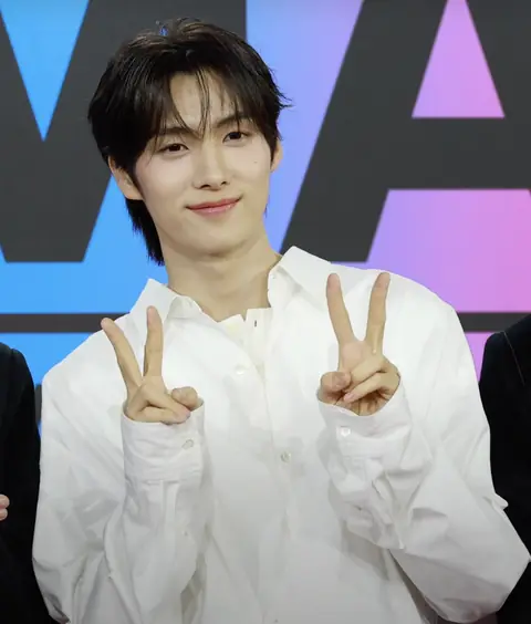 Youngjae of TWS at the 2024 Melon Music Awards.png