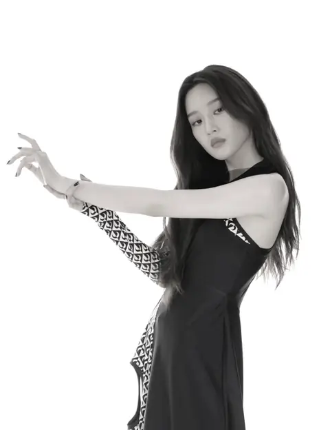 210609 Moon Ga-young with Marie Claire Korea 05.png