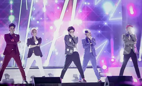 Shinee at the 2015 Korea Music Festival in Sokcho 02.jpg