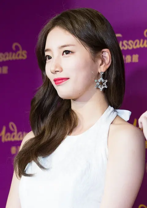 Suzy at Madame Tussauds Hong Kong, 13 September 2016 02.jpg