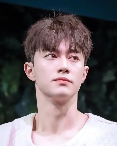 191125 Kwak Dong-yeon 'The Elephant Song' as Michael.jpg