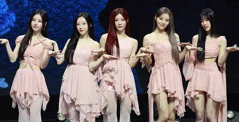 Artms in June 2025
* L–R: Heejin, Haseul, Kim Lip, Jinsoul, and Choerry