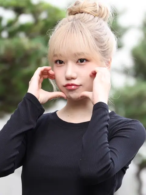 081723 Jo Yu-ri arriving at Music Bank 01.png