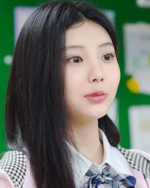 251106 Lee Wonhee from ILLIT.png