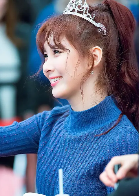 Seohyun at a fansigning in February 2017 01.jpg