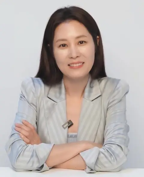 20210604 Moon So-ri 문소리 Marie Claire Korea (1).jpg