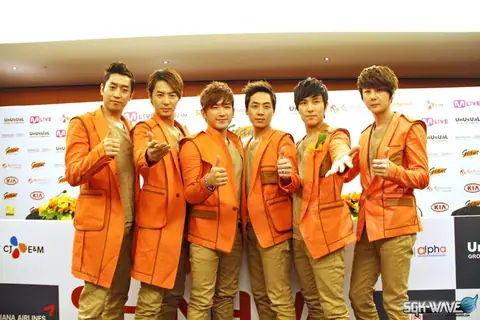 Shinhwa in 2012 in Singapore.jpg