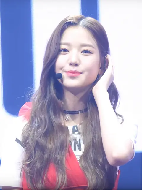 181029 IZ*ONE Wonyoung 01.png