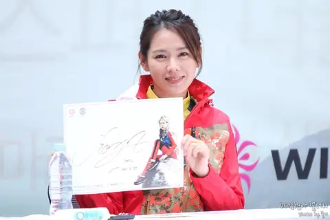 Son Ye-jin Wildroses fan event04.jpg