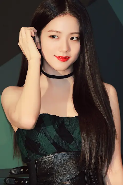 Kim Ji-soo at the Dior Pop-Up Store Opening Event on August 19, 2019 (12).png