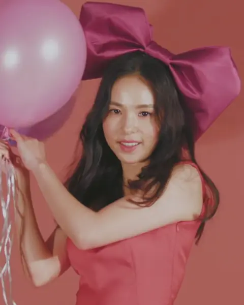 Marie Claire Korea 민효린의 홀리데이 파티.png
