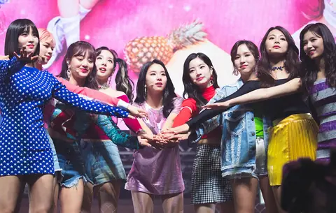 Twice in a showcase on April 9, 2018 (2).jpg