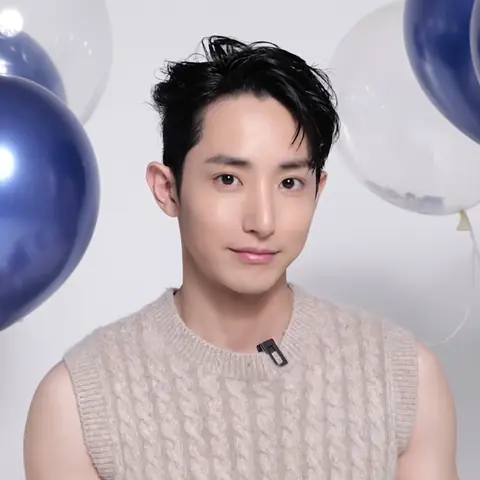 20210910—Lee Soo-hyuk (이수혁) pop quiz Marie Claire Korea screenshot (00m03s).jpg