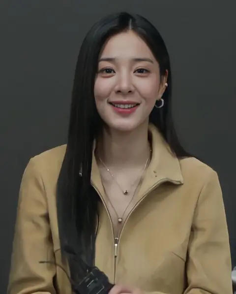 Seol In-ah interview on CNTV with Oasis cast.jpg