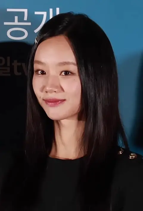 Lee Hye-ri at "Friendly Rivalry" presscon, 6 February 2025.png
