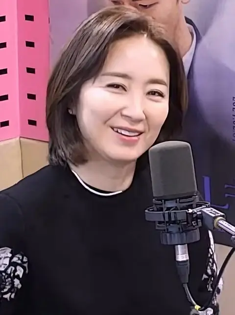 윤유선 배우.jpg