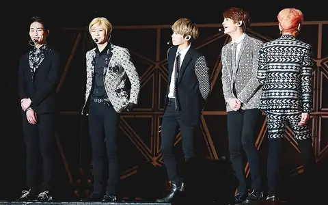 Shinee at the SMTown Live World Tour IV in Taiwan 05.jpg