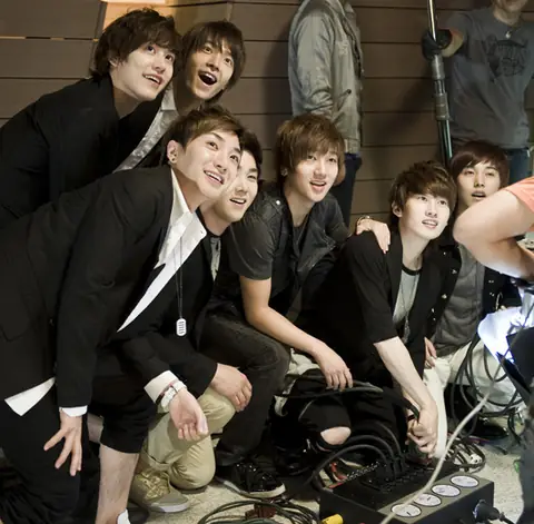 Super Junior from Acrofan (cropped).jpg