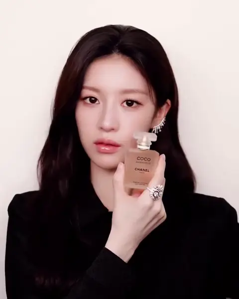 Go Youn-jung for Chanel Beauty at the 2025 Marie Claire Asia Star Awards (September 2025) 04.png