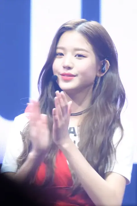 181029 IZ*ONE Wonyoung 02.png