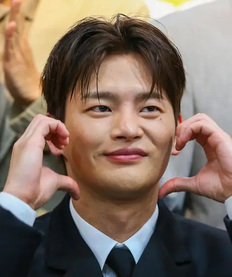 Seo In-guk at the Department of Tourism (cropped).jpg