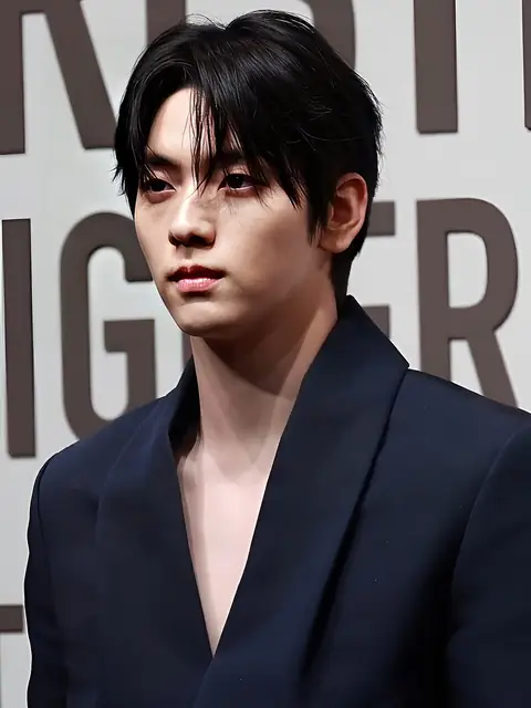 Choi Soo-bin at a Dior event in 2025 02.jpg