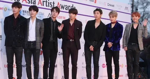 161116 BTS at the Asia Artist Awards.png