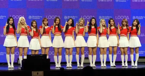180820 Loona at their debut showcase (1).png