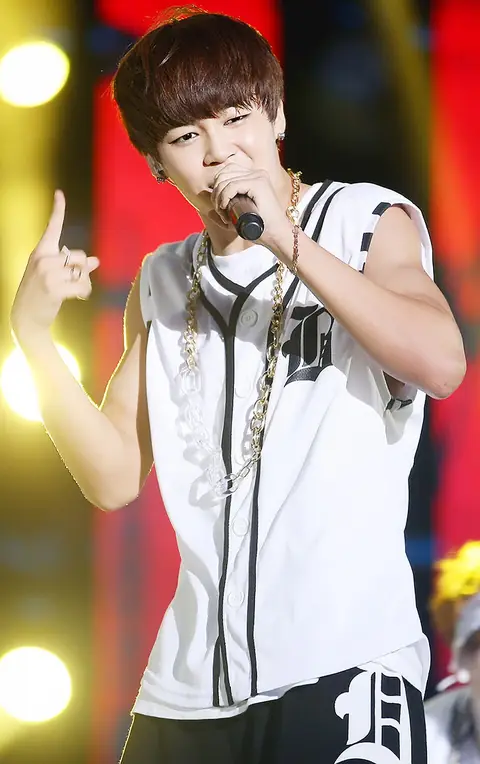 Park Ji-min performing at Incheon Sky Festival in September 2013 01.jpg
