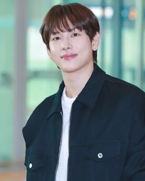 230310 yim siwan.jpg
