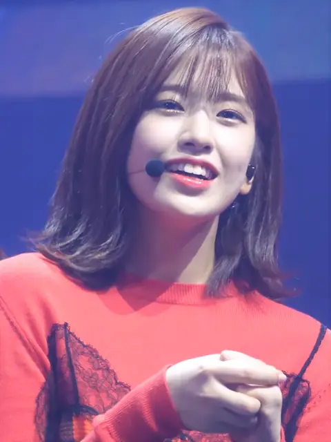 181029 IZ*ONE Yujin 03.png