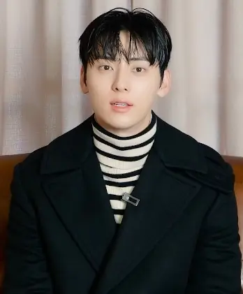 Hwang Minhyun 황민현 2023 03.jpg