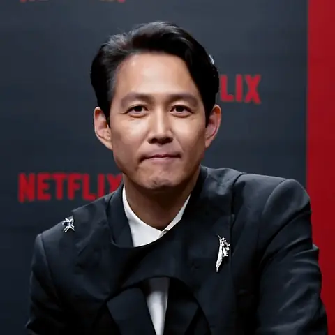 20210923—Lee Jung-jae 이정재, interview, ELLE Taiwan screenshot (02m06s).jpg