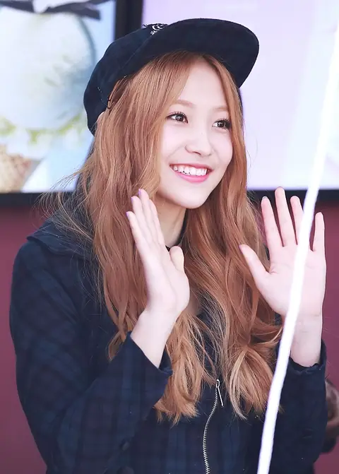 Kim Yeri at fansing Ice Cream Dating in Sinchon 01.jpg