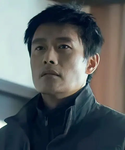 LEE BYUNG HOON (이병헌) – CONCRETE UTOPIA.jpg