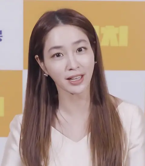 Lee Min-jung 'Switch' promo - 2.png