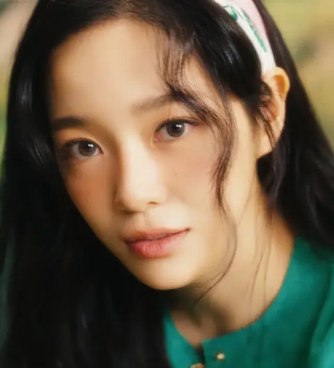 KIM SEJEONG 3.jpg