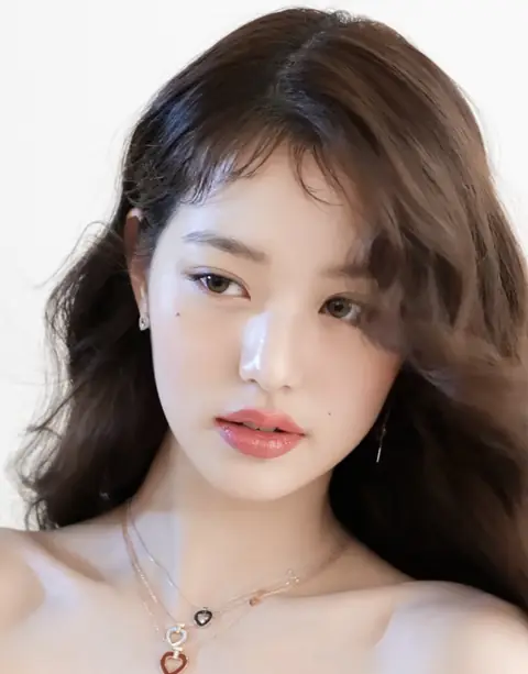 Jang Won-young IVE Marie Claire Korea.jpg