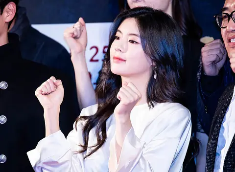181018 창궐 VIP시사회 셀러브리티 01.jpg