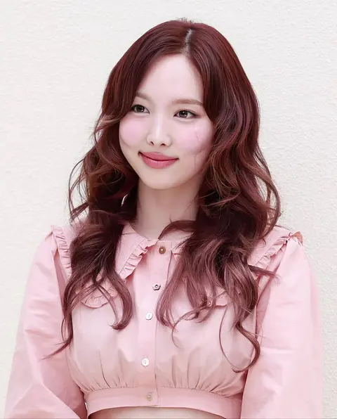 NAYEON (나연) – STAND OIL – 2025.04.17 – P6.jpg