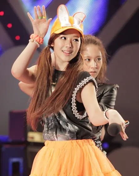 Sulli in Seoul Plaza (6).jpg