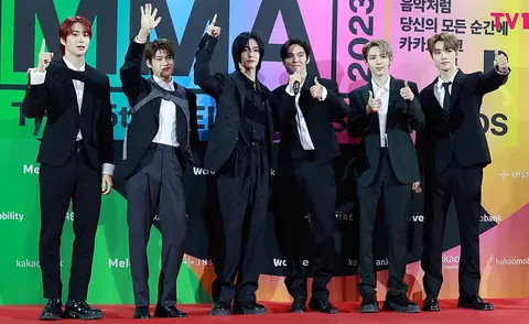 Riize di November 2023
dari kiri ke kanan: Anton, Sohee, Wonbin, Eunseok, Shotaro, and Sungchan