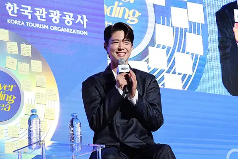 Park Bo-gum 박보검 朴寶劍 at his appointment ceremony as honorary ambassador of 2025 Korea Tourism 5.jpg